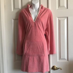 Bath and Bodyworks hooded bathrobe with front pocket